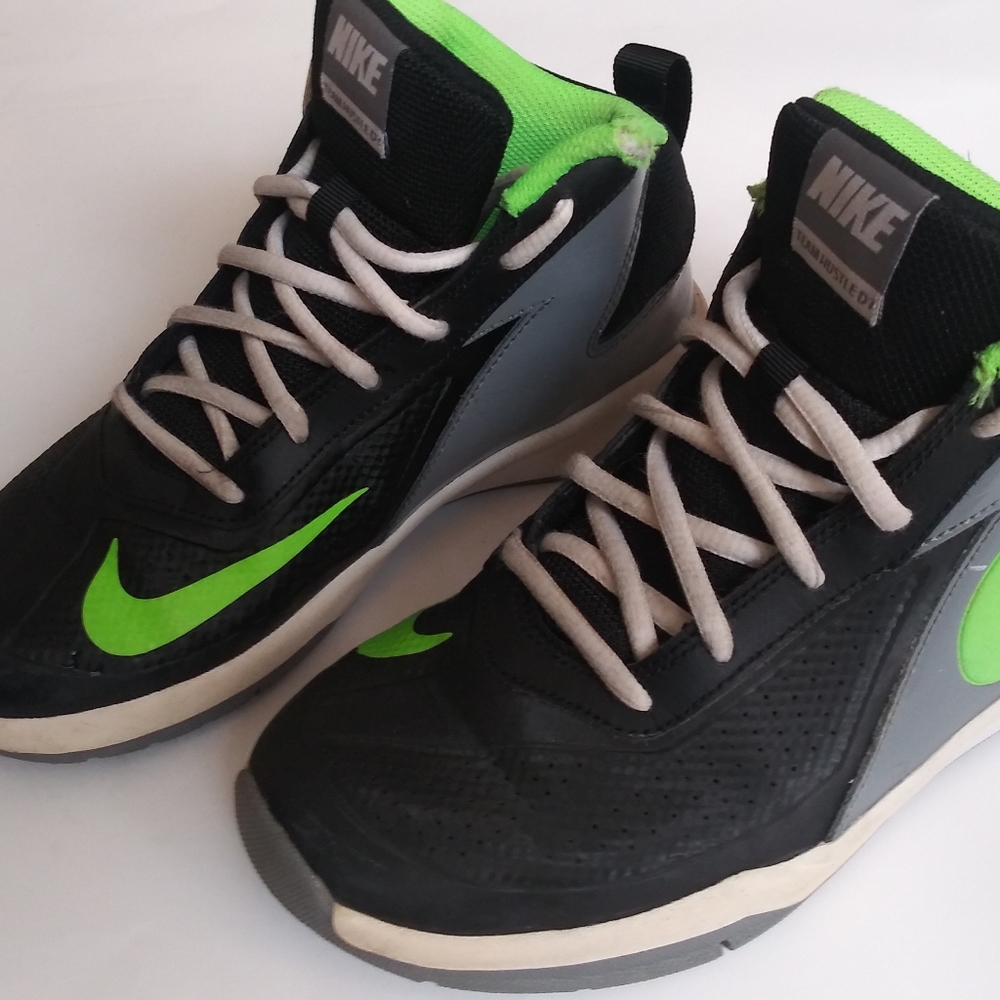 Kids Nike size 4Y